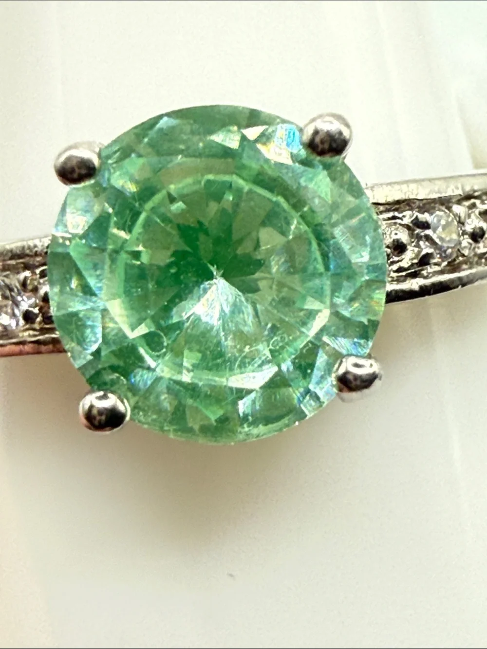 Vintage synthetic Green Spinel Round-Cut Solitaire Cz Ring rhodium plated